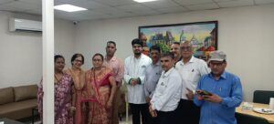 Briefing के बाद दृष्टि विशेषज्ञ/Doctor  के साथ  Eye परीक्षणार्थी